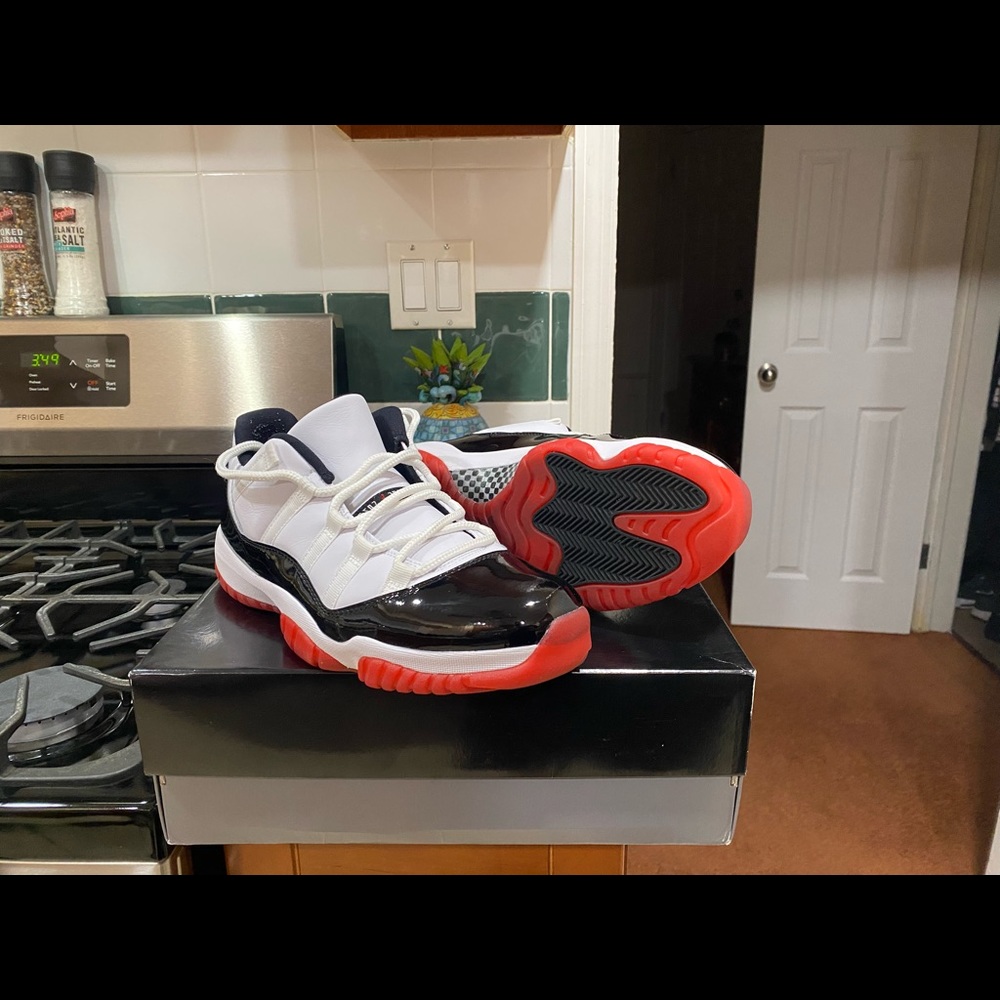 **SOLD** Air Jordan 11 Retro Low Concord-Bred 2020 Sz 11